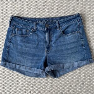American Eagle Womens Tomgirl MIDI Blue Denim Jean Shorts 8 Medium Wash Rolled